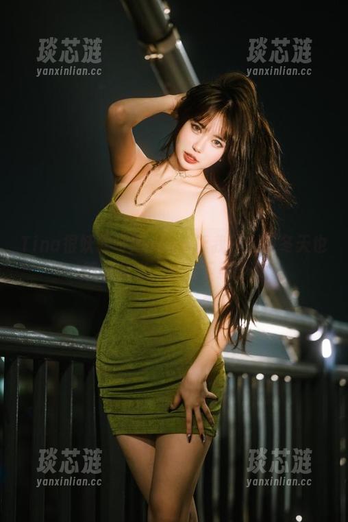 Tina很妖孽呀 Tina很妖孽呀用cos告诉我什么叫冬天也能有暖光,赶紧下载吧!