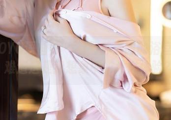 XIAOYU语画界 - 看到苏苏阿的浴室作品，难道这是我想象中的沐浴体验？!