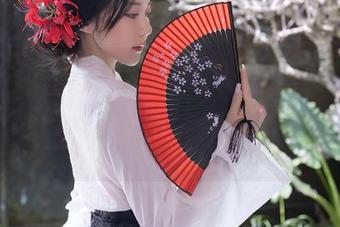 Xiuren秀人网 - 悠悠YOYO的自拍：更新之后，颜值提升了几个档次，快来看我修了多少特效！