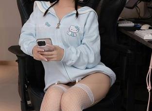 Xiuren秀人网 - 林子欣reya的黑色写真：高清拍得就像黑夜诱惑，真是耐人寻味。