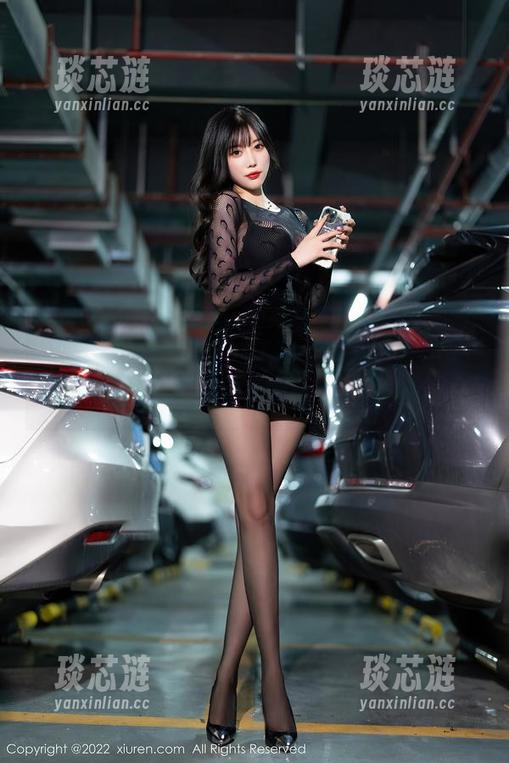 Xiuren秀人网 - 雨瞳Yoyo的浴室合集：洗澡的时候脑子里该有些什么呢？