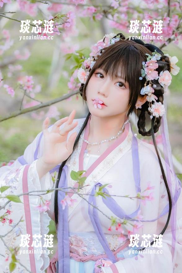 nyako喵子大魔王的天台攻略：怎么在私房写真中选择完美角度？