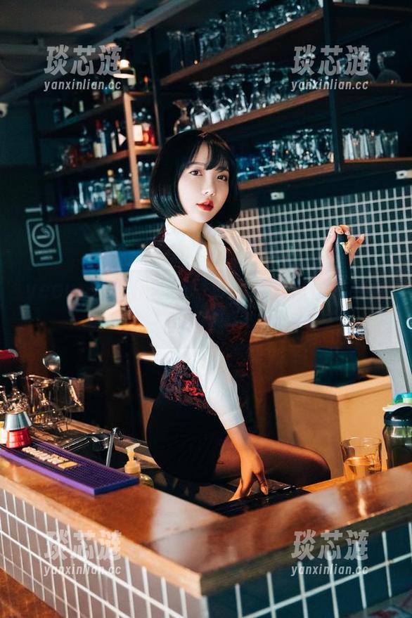 yeeun孙乐乐丝袜写真，高清慢慢送到你的眼前。