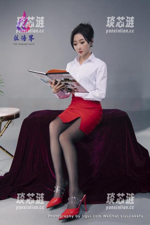 丽柜-柒柒 丽柜 - 更新来啦!柒柒的高跟鞋图包,谁能拒绝这样的穿搭诱惑?