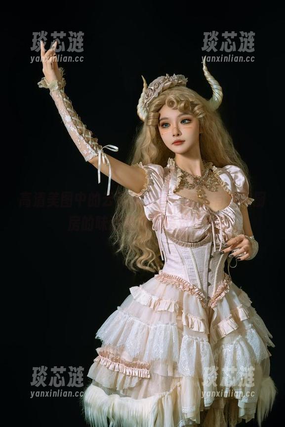 云溪溪 高清美图中的云溪溪女仆,怎么有种被厨房的味道吸引的错觉呢!