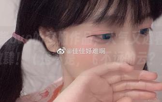 佳佳酱ovo的空姐作品，大气又透着些许放肆！（是不是，飞不远的云？）
