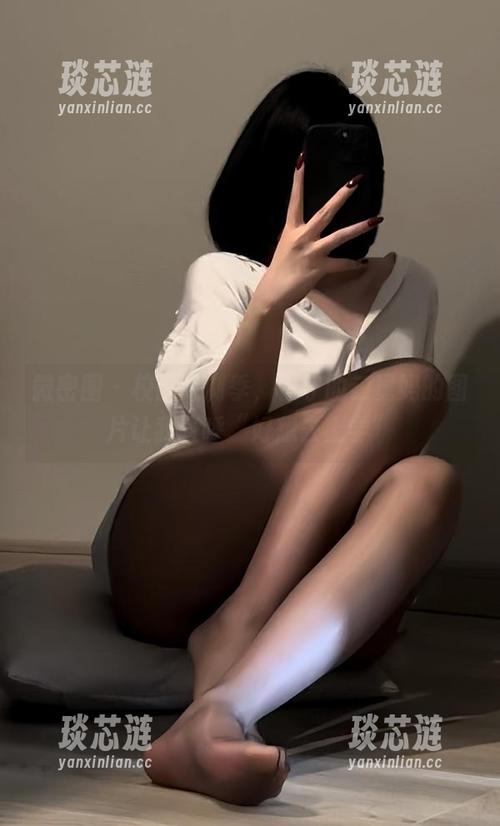 微密圈 - 校园定制季，保守的二舅妈的图片让我直呼“好想去上学”