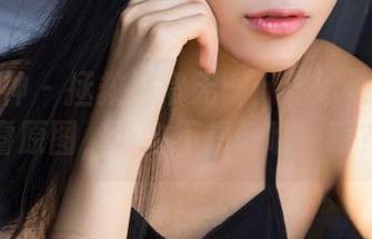 克拉女神 - 拯救日常无聊：游泳池中的王睿原图，谁会不想多瞧一眼？