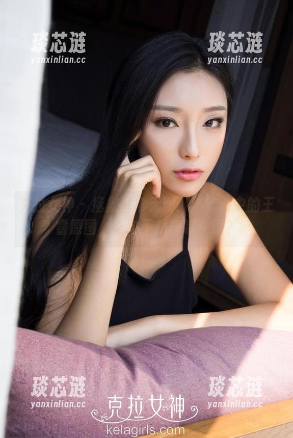 克拉女神 - 拯救日常无聊：游泳池中的王睿原图，谁会不想多瞧一眼？