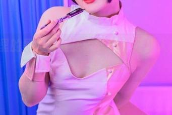 私房里的黑白夏夏子，这画面好让人停留...不知道该看多久。