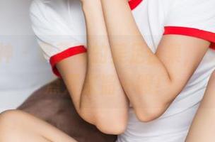 头条女神 - 罗蔓蒂的美足合集，没理由不点开来溜一眼！