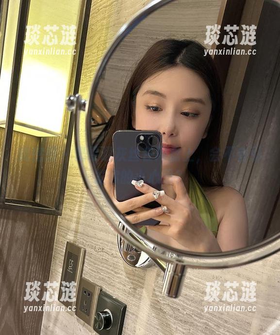 奶雯 微密圈 - 奶雯晒灰丝在网盘上,会不会引发你的小心思?