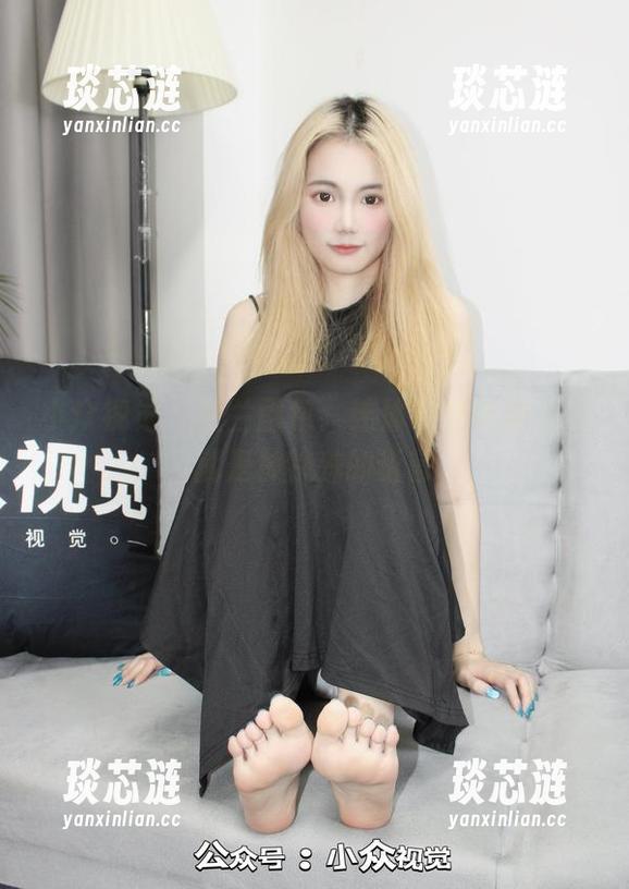小众视觉 - 兰兰图包：连体衣在她身上，就是种特殊的语言