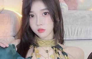 小小奶瓶儿的新美图更新，竟然是……丝带女友？哈哈，快来看看吧！