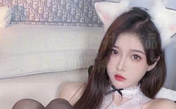 小小奶瓶儿的无圣光白衬衫作品，是只看了才懂的那种类型。