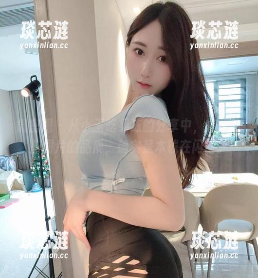 微密圈 - 从小玉吃果冻的分享中，捕捉这些图片的品质，确实是本钱在闪耀。