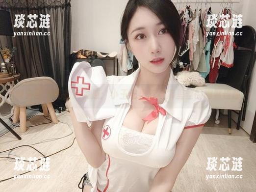 微密圈 - 私拍新灵感：小玉吃果冻与裤里丝的幽默碰撞