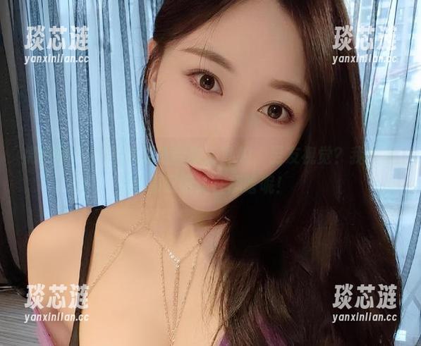 微密圈 - 小玉吃果冻带来的私拍，男友视觉？我在想他那双眼睛在想啥呢！