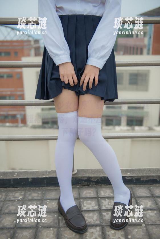 别再犹豫！“少女秩序”最新图集，白丝牛仔短裙的叠搭，难道不应该在你心中种下种子吗？