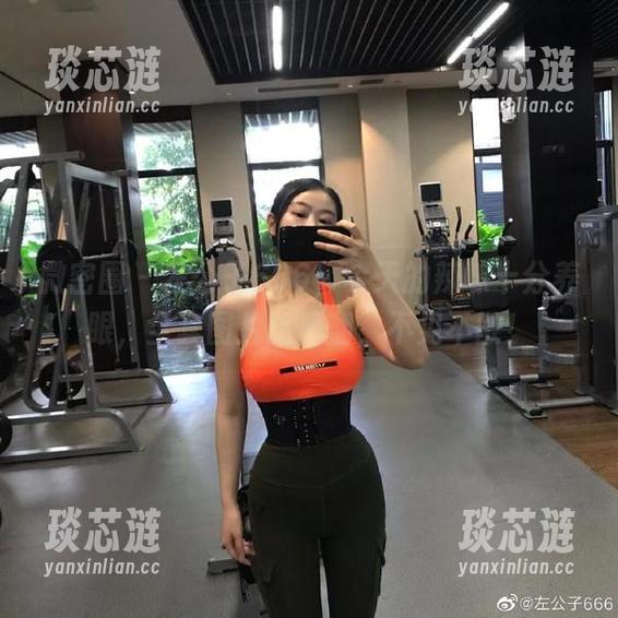 微密圈 - 左公子666，今天的辣味十分养眼，全套图片随便翻，不见不散！