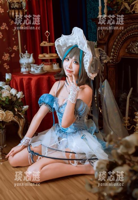 聊聊希希_啾的泳池写真，水波荡漾得令人有些分心啊