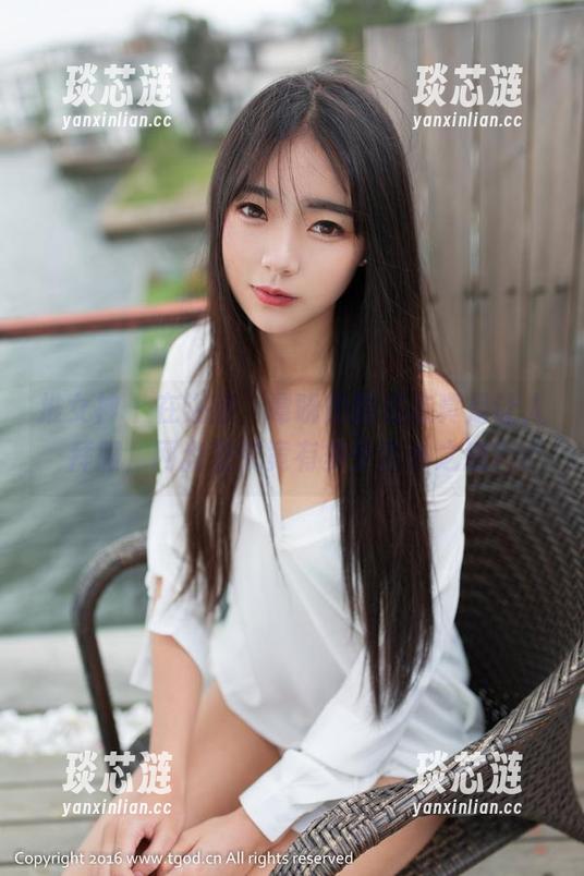 推女神 - 在浴室，谭晓彤的姿态真是让人拜服，网盘里究竟有多少言外之意？