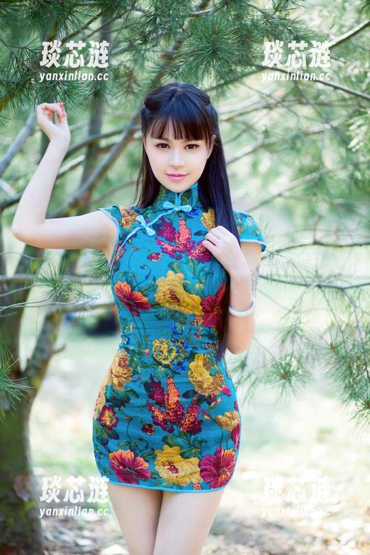 推女郎 - 易阳的黑丝照片合集：真没想过，打扮可以这么“接地气”