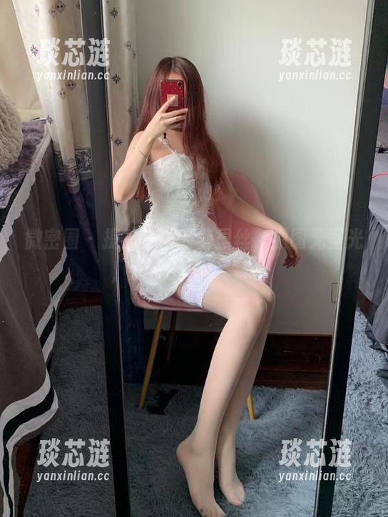 微密圈 - 提袜少女的裤里丝，原图无圣光，满满的日常骚动！