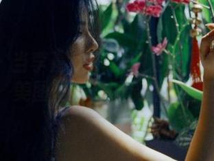 微密圈 - 当李嘉欣97的白色写真和我邂逅，美图里满是调皮的惊喜！
