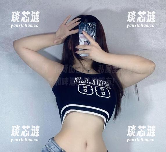 微密圈 - 桃沢樱呀的图集，私房里的夏天，花香和啤酒的味道都有！
