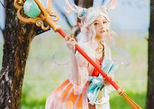 私房玩耍，原图里的桜桃喵和女神，真的是在踩着小猫的尾巴吗？