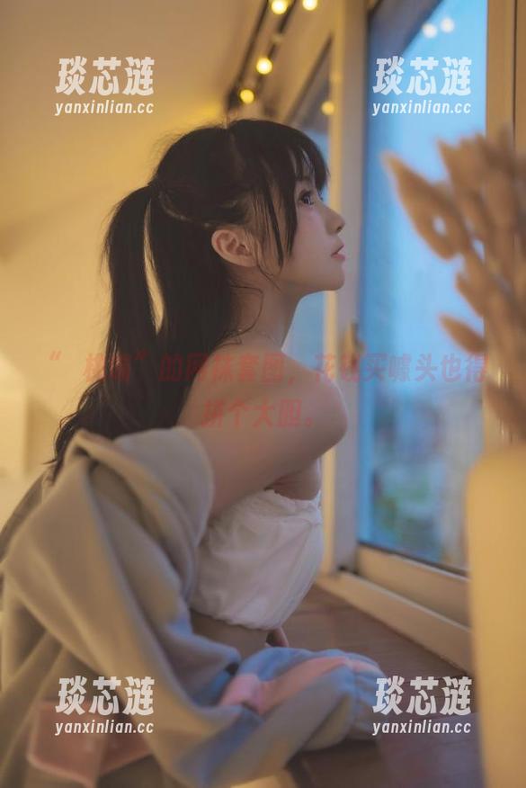 “桜桃喵”的网袜套图，花钱买噱头也得拼个大胆。