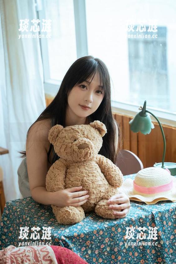 我在午后为浅安安的全套作品流连忘返