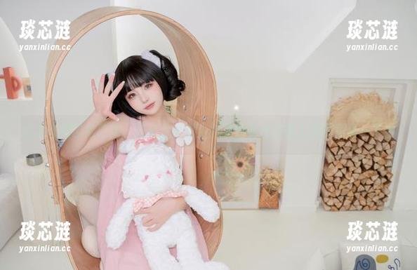 这次红裙图集更新，爆机少女喵小吉又在说什么呢？我们稍等一下？