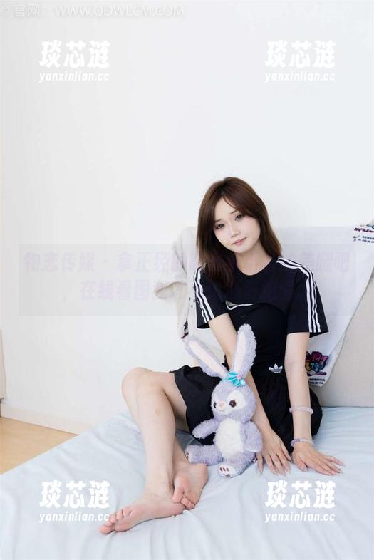 物恋传媒 - 拿正经的眼光看小谷的美腿吧，在线看图我才不怕心情跑偏。
