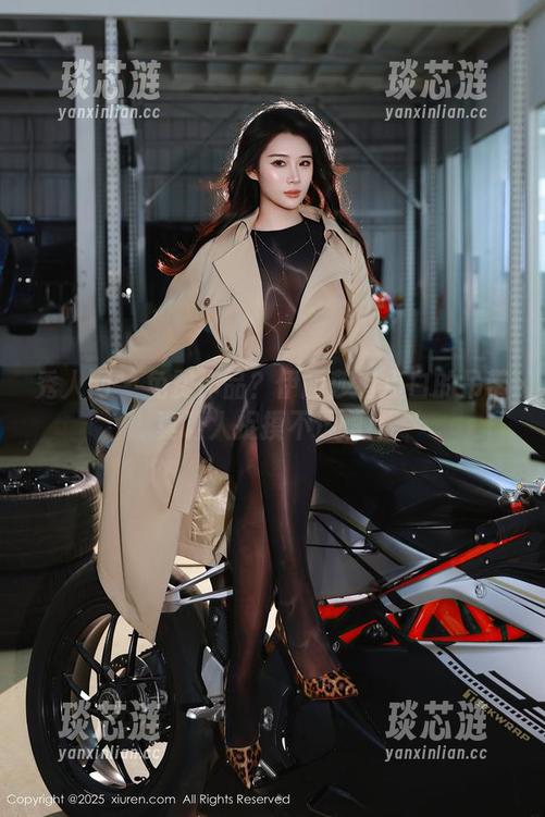 秀人网 - 免费作品？伊丽莎有点白的吊带真让人捉摸不透啊！