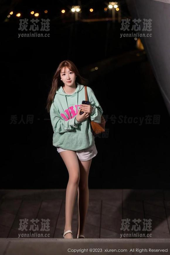 秀人网 - 一场泳装秀，何梦兮Stacy在图库上下的美丽