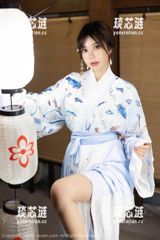 秀人网 - 小逗逗的图集：她的全套旅拍，恨不得每个角落都让我也踩一脚。
