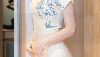 秀人网 - 汐汐爱吃草莓的美足写真集，你敢下载吗？哈哈，好奇害死猫！