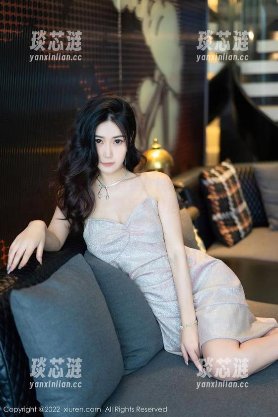 秀人网 - 有人说趁热拿铁latte的秘书都是漂漂亮亮的，没想到她居然是无圣光！来看图片。