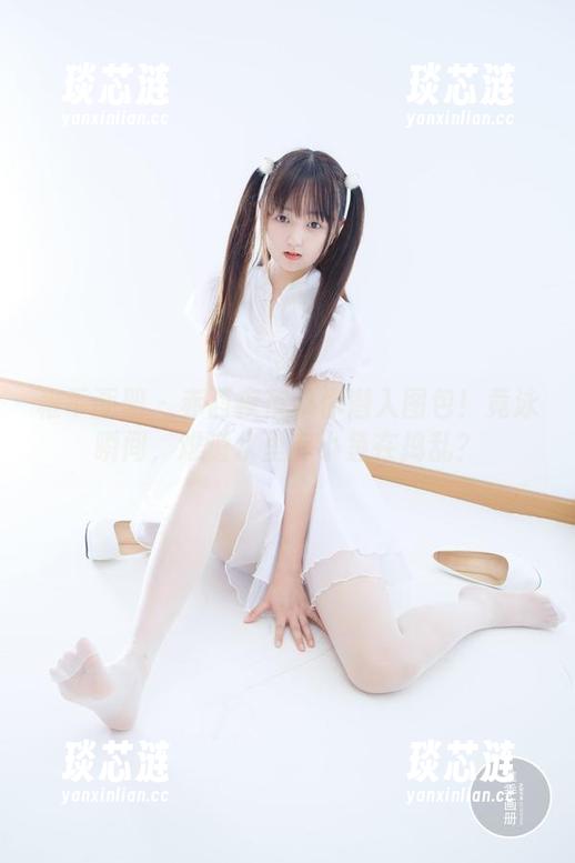 稚乖画册-赤西夜夜 稚乖画册 - 赤西夜夜带你潜入图包!竟泳瞬间,难道水里有小鱼在捣乱?