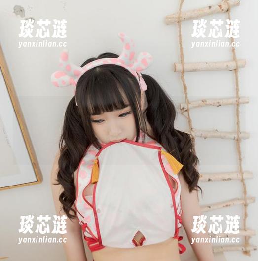 胡桃猫Kurumineko穿着男友的衬衫在高清套图里，我只能说，春天的野花也没有这份自在啦...