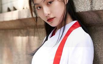 蜜桃社 - 小魔女lily的纯白写真集：当白拖鞋遇上魔法