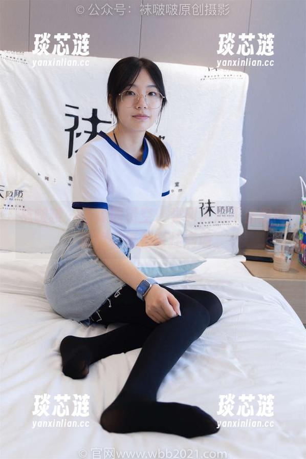 袜啵啵-小淳 袜啵啵 - 小淳的镂空,真叫人忍不住想用高清壁纸把它挂满墙。