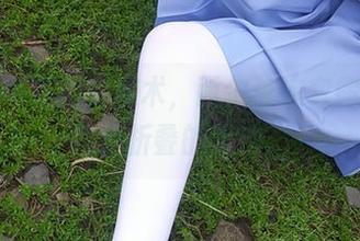 如果说毛衣能变魔术，西尔酱这套露背写真就是折叠的魔法。