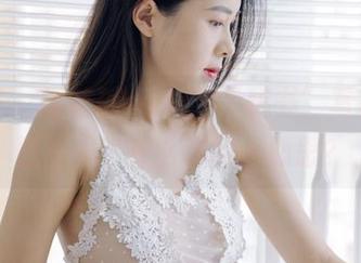 轰趴猫 - 棉花糖candy“秘书”写真，原图里藏了什么样的小心思？