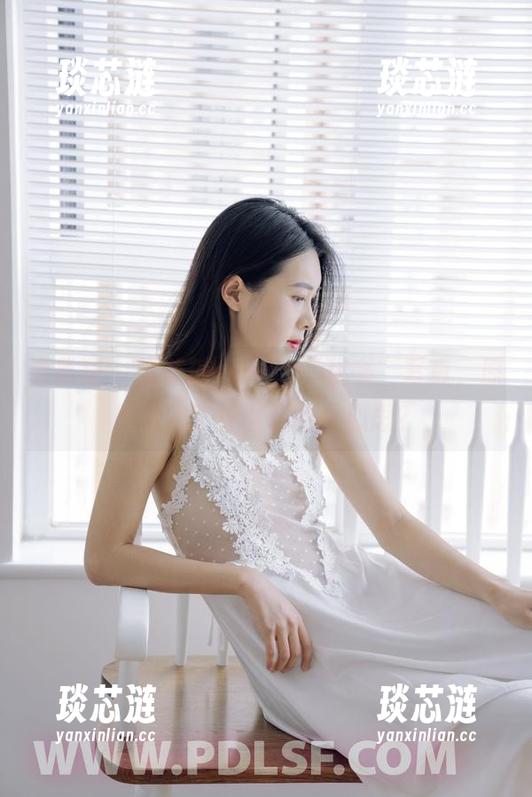轰趴猫 - 棉花糖candy“秘书”写真，原图里藏了什么样的小心思？