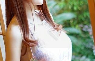 青豆客 - 谭晓彤的新作——灰丝，带你进入一场似梦的更新旅程。