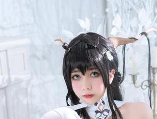魅瞳meroko的精选写真，碧蓝航线色彩艳丽，却逃不过我戏谑的目光。