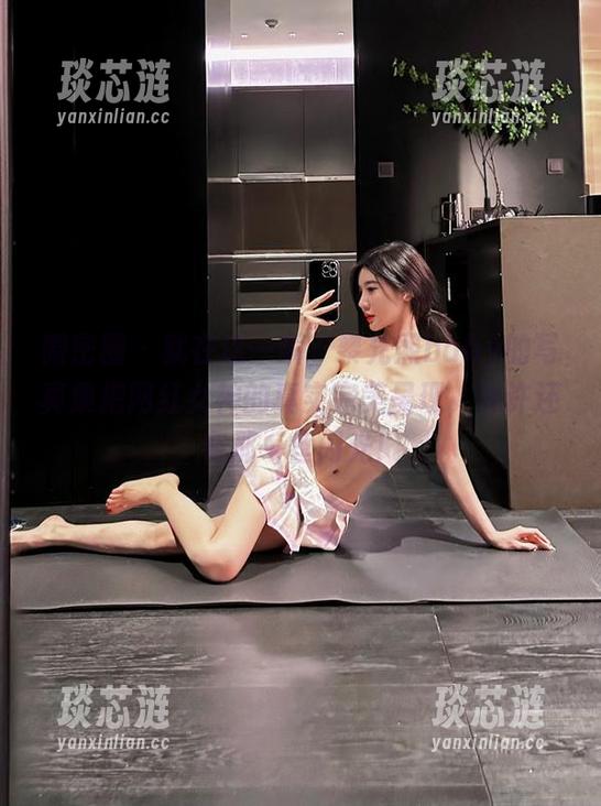 微密圈 - 就在这一瞬，黎允熙baby的写真集把网红女神的真实完美呈现，也许还有那一丝闪光！